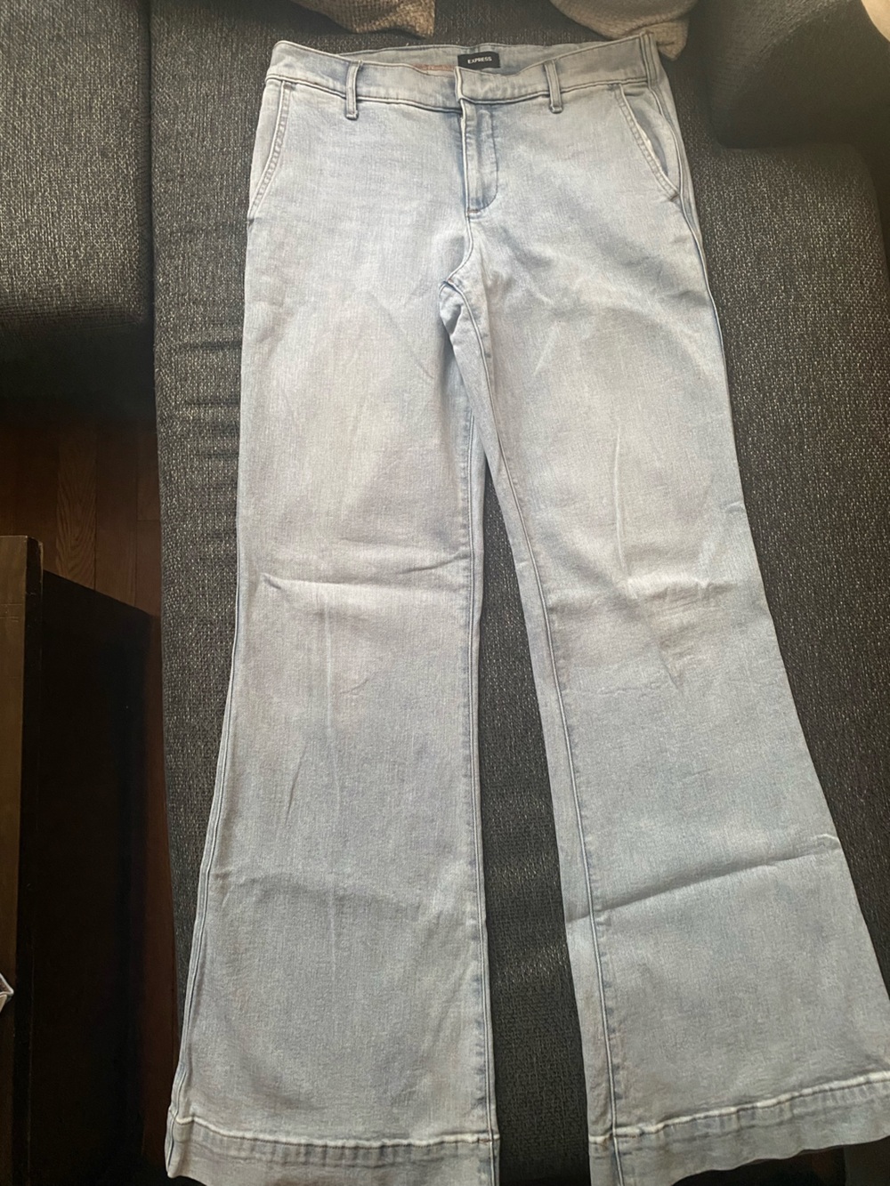 Express Light Wash Wide Leg Jeans